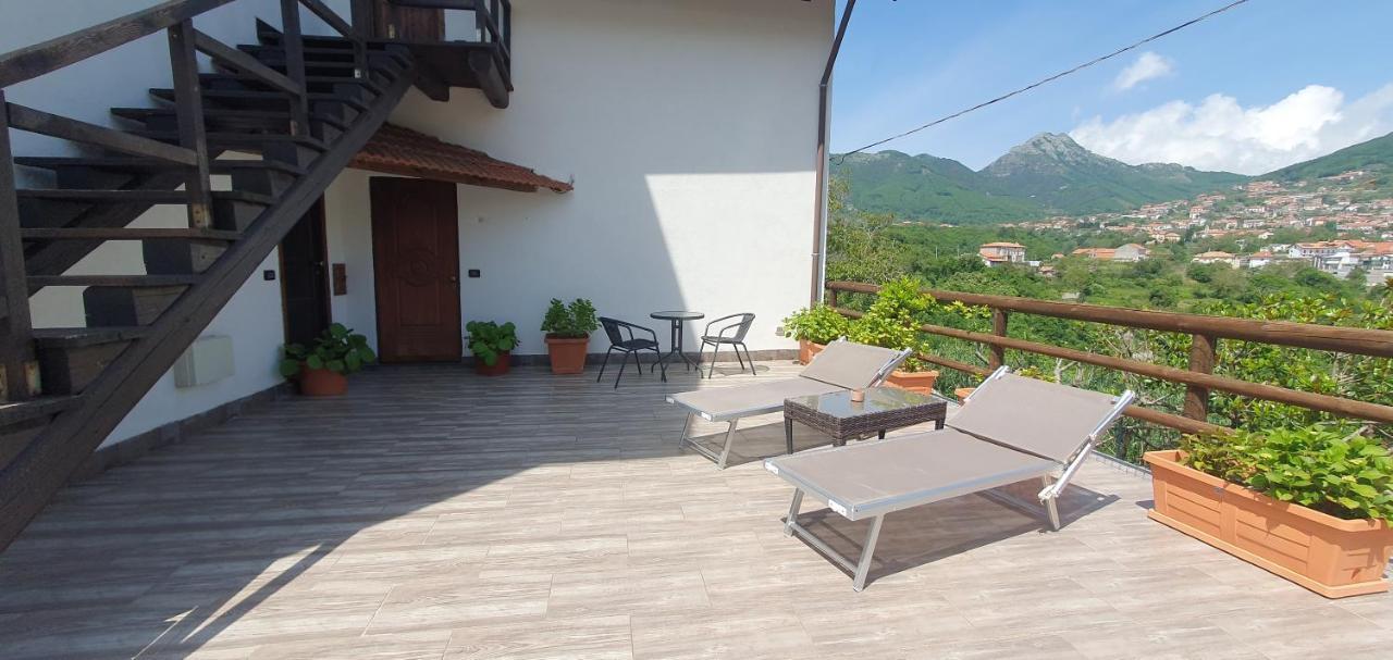 Bed and Breakfast La Cicogna Аджерола Экстерьер фото